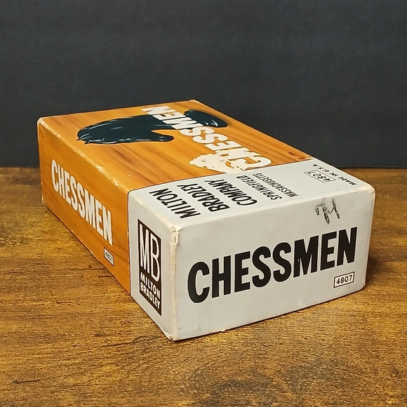 Vintage 1958 Chessmen By Milton Bradley Company “4807” Made in USA, Red & White - Picture 5 of 8